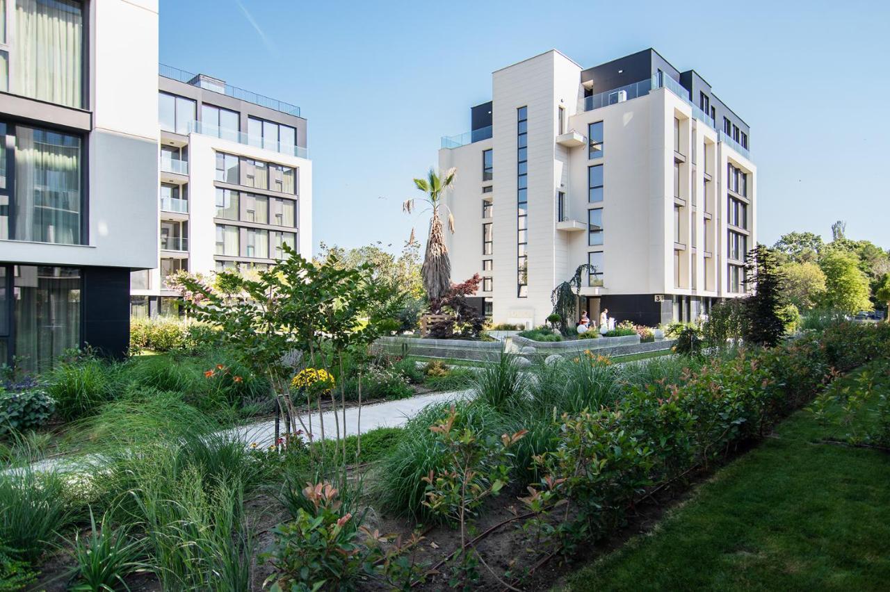 Sea Flats With Parking And Pool In Azur Residence Святые Константин и Елена Экстерьер фото